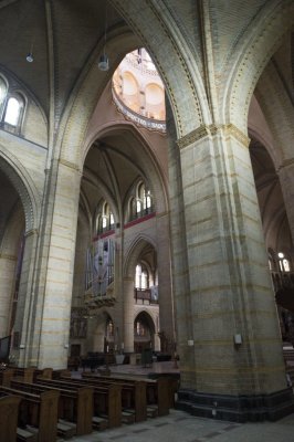 Haarlem, RK Kathedrale basiliek Sint Bavo centrale deel uit zijbeuk [011], 2014 0672.jpg