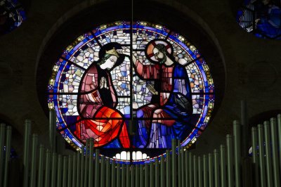 Haarlem, RK Kathedrale basiliek Sint Bavo koortribune venster [011], 2014 0709.jpg