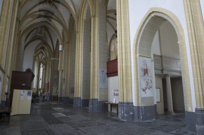 Zutphen, prot gem Walburgiskerk noordelijke kooromgang [011], 2014 1269.jpg