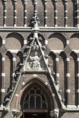 Den Haag RK Sint-Jacobus de Meerderekerk [011], 2015 7710 boven ingang.jpg