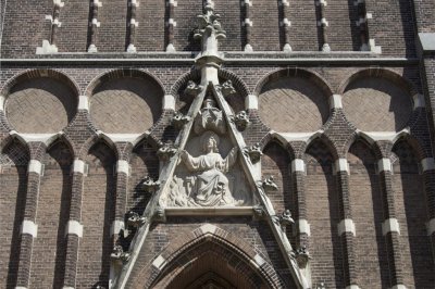 Den Haag RK Sint-Jacobus de Meerderekerk [011], 2015 7713 boven ingang.jpg