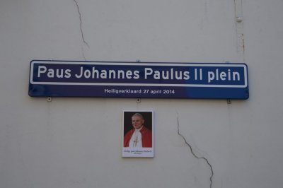 Den Haag RK Sint-Jacobus de Meerderekerk [011], 2015 7714 naambord plein.jpg