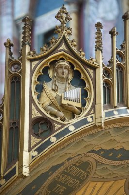 Den Haag RK Sint-Jacobus de Meerderekerk [011], 2015 7746 preekstoel St Cecilia.jpg