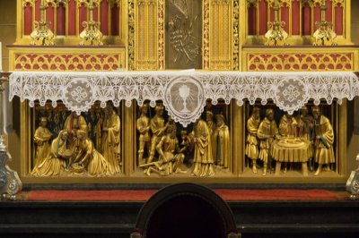 Den Haag RK Sint-Jacobus de Meerderekerk [011], 2015 7757 hoofdaltaar.jpg