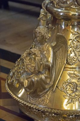 Den Haag RK Sint-Jacobus de Meerderekerk [011], 2015 7820 detail kandelaber.jpg