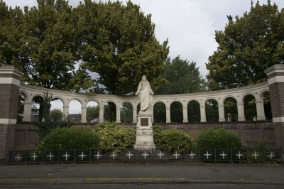 Oudenbosch Buitenzij begraafplaats [011], 2015 1889.jpg