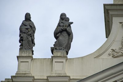 Oudenbosch RK Basiliek H.H. Agatha en Barbara gevel [011], 2015 1911.jpg