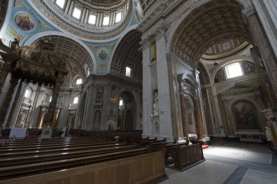 Oudenbosch RK Basiliek H.H. Agatha en Barbara blik interieur [011], 2015 1978.jpg