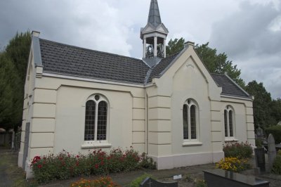 Oudenbosch St. Barbarakapel op begraafplaats [011], 2015 1890.jpg