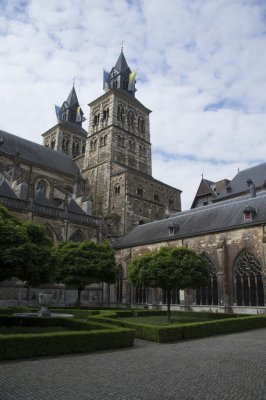 Maastricht RK Servaasbasiliek 10 Pandhof 2016 [011] 7780.jpg