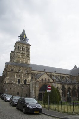 Maastricht RK Servaasbasiliek 2 Buitenzijde Zuid 2016 [011] 7682.jpg