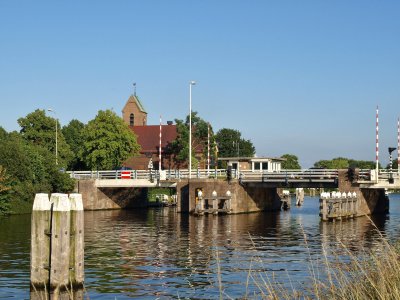 Ouderkerk ad Amstel, kerk met brug [053], 2016.jpg