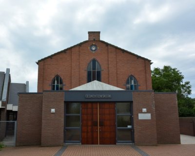 Oud Beijerland, chr geref kerk Gedachteniskerk 12, 2016.jpg
