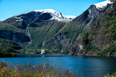 The ship and fjord