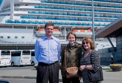 Driver, guide and Maggie back at the ship