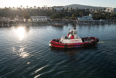 Tug escort in the channel