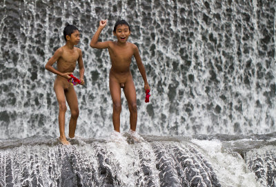 naked boys of Unda River 