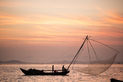 fishmens boat and net 