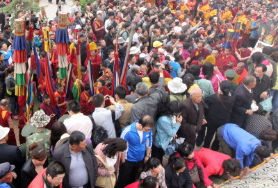 KUMBUM MONASTERY - QINGHAI - SUNNING BUDDHA FESTIVAL 2013 (253).JPG