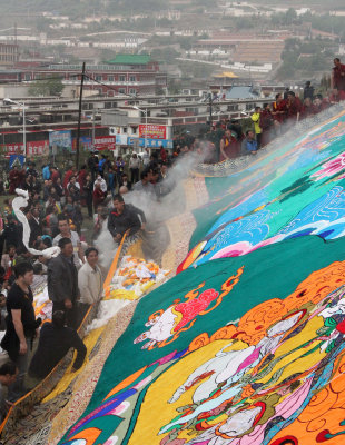 KUMBUM MONASTERY - QINGHAI - SUNNING BUDDHA FESTIVAL 2013 (271).JPG