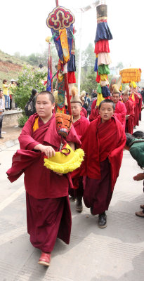KUMBUM MONASTERY - QINGHAI - SUNNING BUDDHA FESTIVAL 2013 (294).JPG