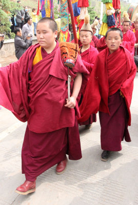 KUMBUM MONASTERY - QINGHAI - SUNNING BUDDHA FESTIVAL 2013 (295).JPG