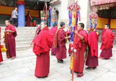 KUMBUM MONASTERY - QINGHAI - SUNNING BUDDHA FESTIVAL 2013 (48).JPG
