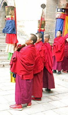 KUMBUM MONASTERY - QINGHAI - SUNNING BUDDHA FESTIVAL 2013 (63).JPG