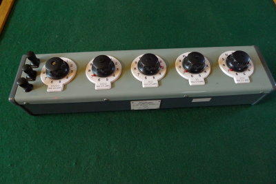Cambridge AC/DC resistance box 0.1
