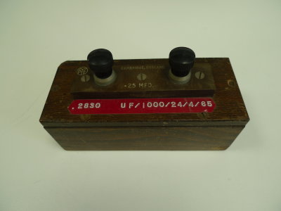 Capacitor Box. Cambridge inst.