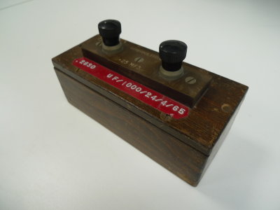 Capacitor Box. Cambridge inst.