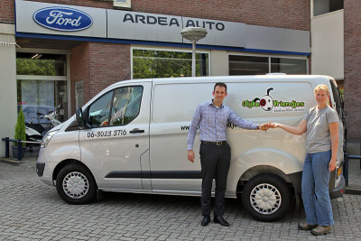 Overhandiging sleutel nieuwe bus