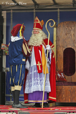 Sinterklaas heeft een onderonsje met Hoofdpiet