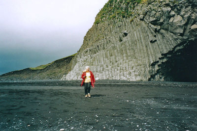 Vik - moe op het zwarte strand