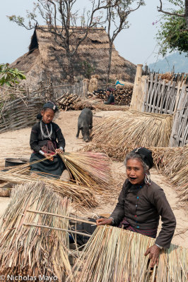 Burma (Shan State) - Two Women & A Pig