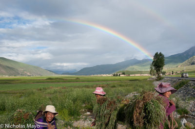 China (Sichuan) - Grass Collectors & Rainbow