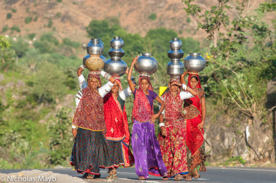India (Gujarat) - Returning To The Campsite