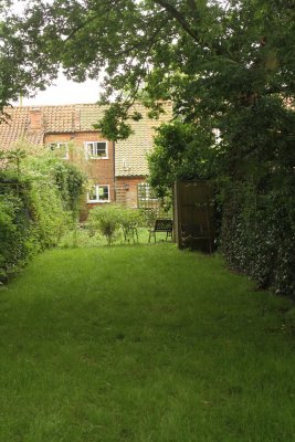 Back garden at Grasshopper Cottage