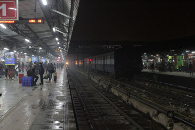 0013 0530 Delhi station.jpg