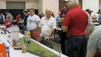Chet French, center, explaining how the Allied Mills layout should be run.