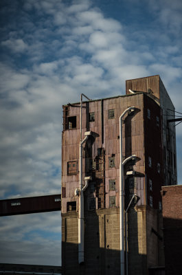 Perot elevator