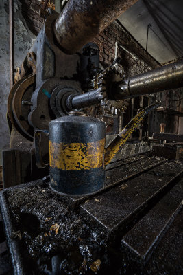 Milling machine and oil can.jpg