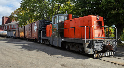 Moving Freight Cars_9297.jpg