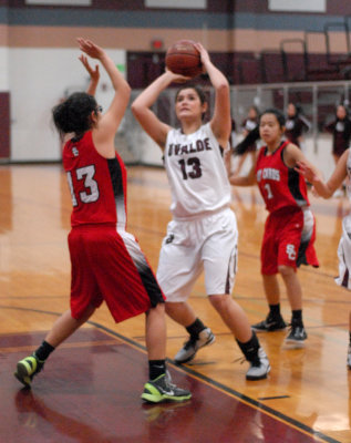 16lobosbb 158varsityweb.jpg