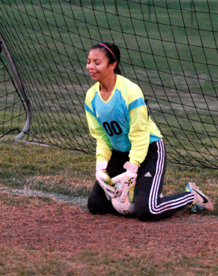 33soccer 013girlssoccerweb.jpg