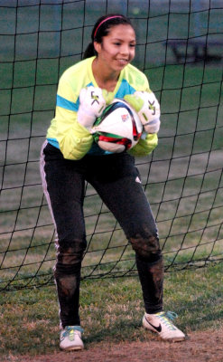 33soccer 032girlssoccerweb.jpg