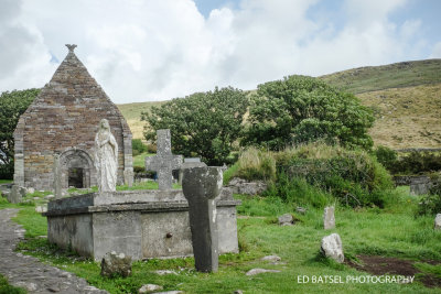 Dingle Peninsula: Kilmalkedar Church (12th century)