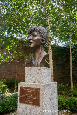 Dublin: memorial to Veronica Guerin, crusading reporter murdered by drug lords