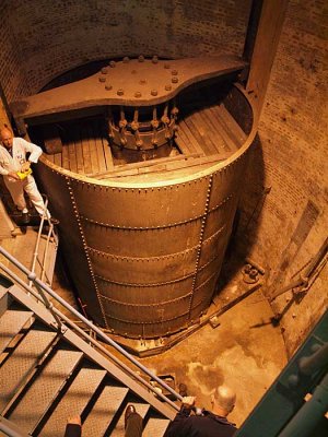 hydraulic accumulators to power the bridge raise