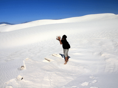 Making-white-sand-with-the-.gif